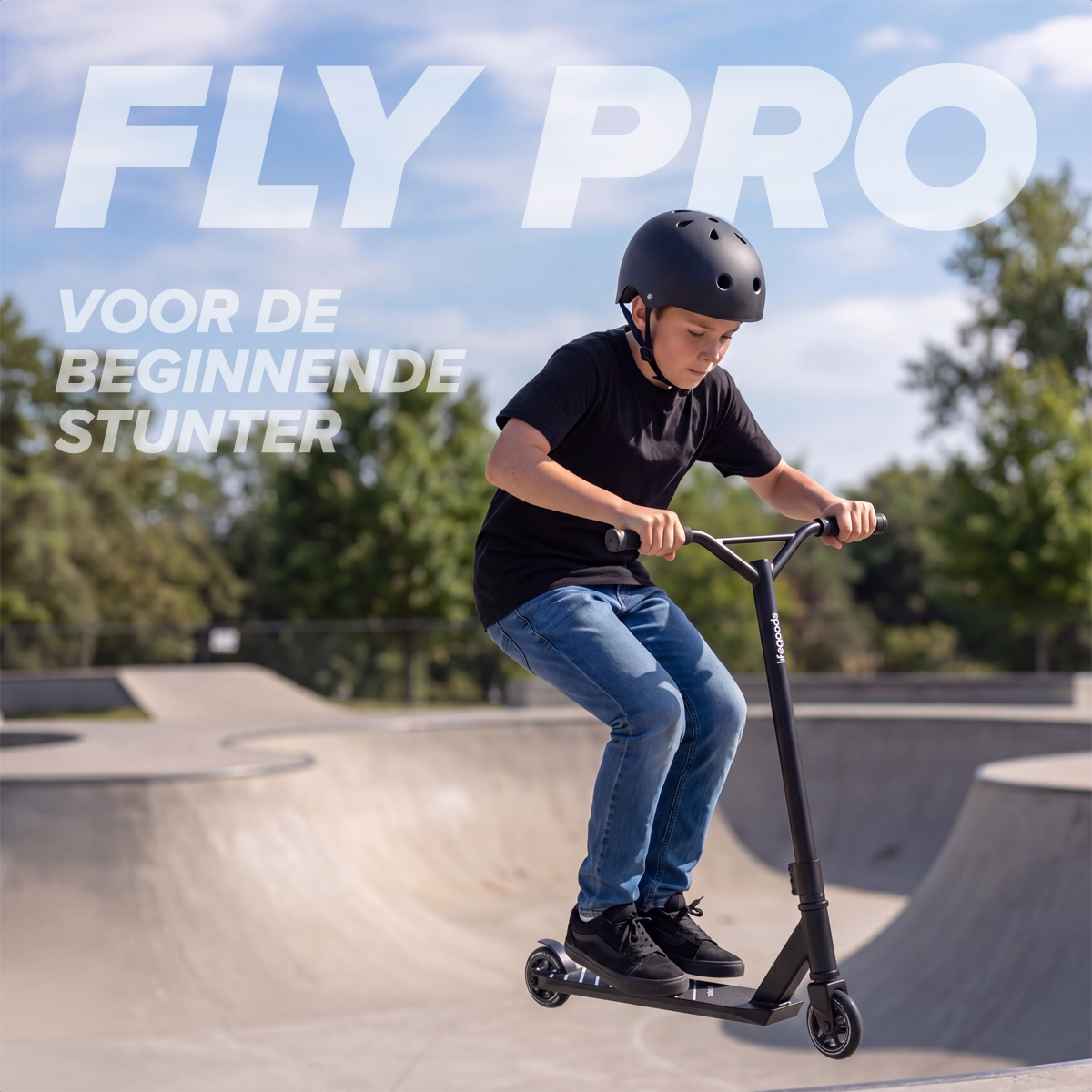scooter, kind, helm, zwart, broek