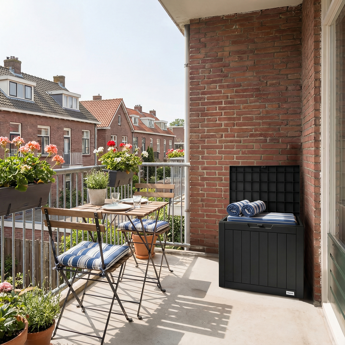 Balkon, Gebouw, Stoel, Meubels, Plant